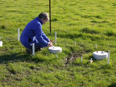Measuring nitrous oxide emissions from a pasture sample. Credit: AgResearch Limited